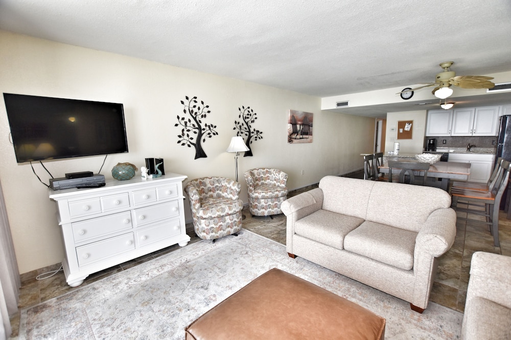 Condo, 2 Bedrooms photo 2
