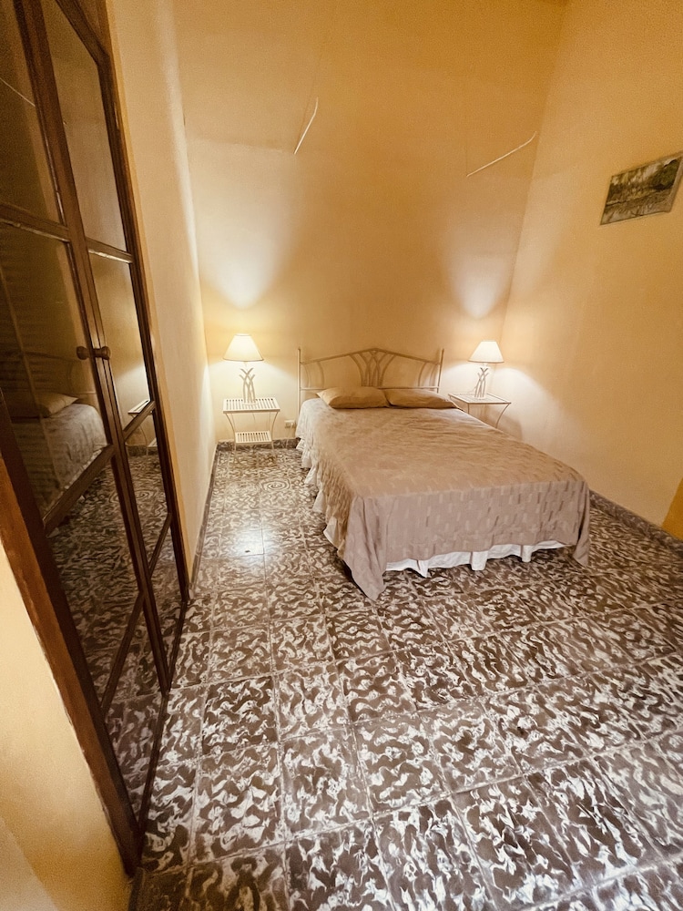 Comfort Room, 1 Queen Bed photo 2