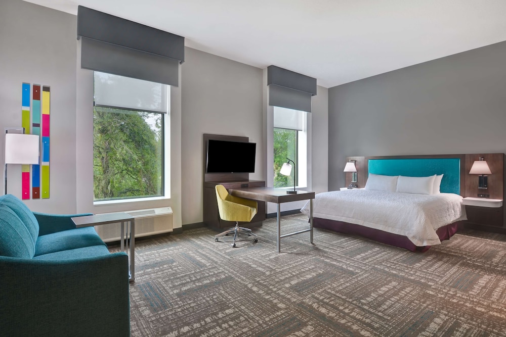 Suite, 1 King Bed, Accessible - Photo 2