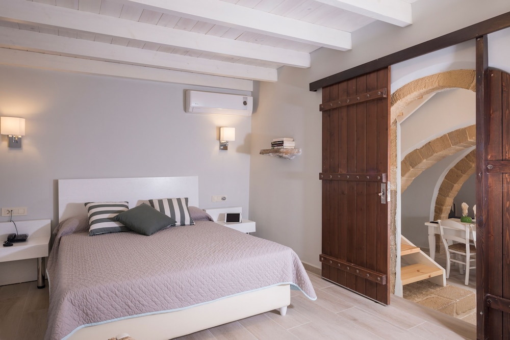 Deluxe Traditional Three Bedroom Suite