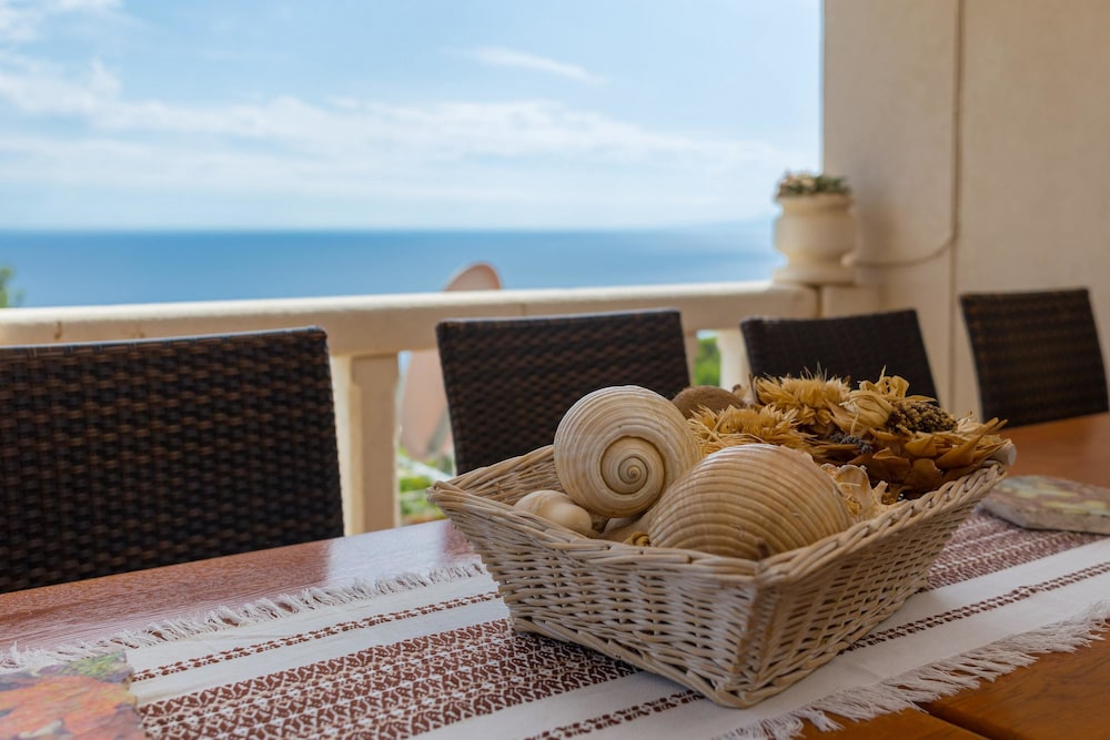Comfort Apartment, 4 Bedrooms, Private Pool, Sea View photo 3