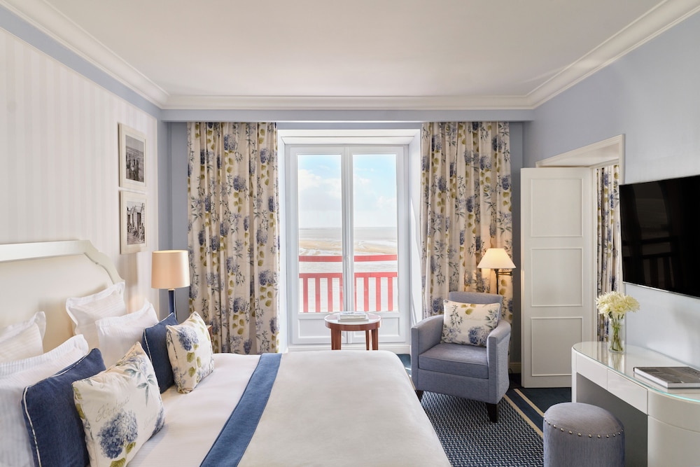 Suite, 1 Double Bed, Sea View photo 2