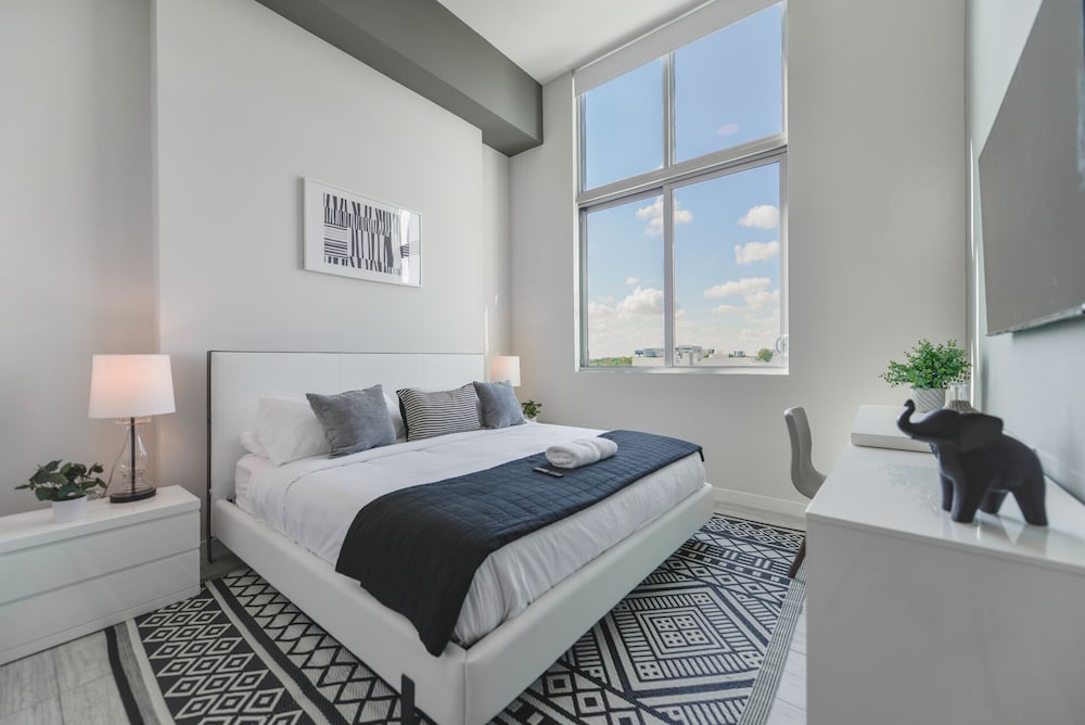 Luxury Condo photo 3