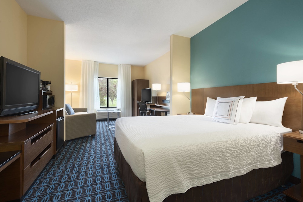 Executive Suite, 1 Queen Bed with Sofa bed - Photo 1