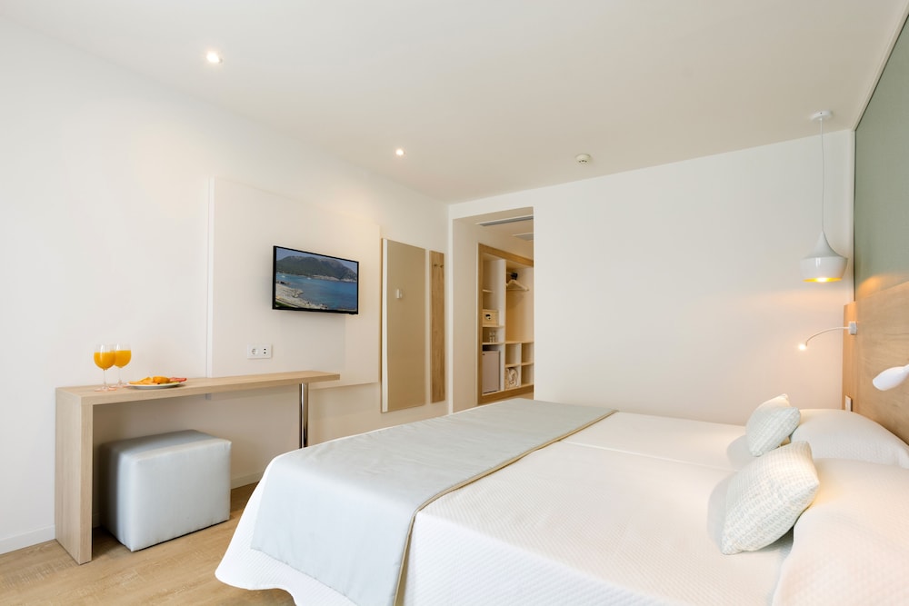 Double Room, Balcony, Partial Sea View (3 adults) photo 2
