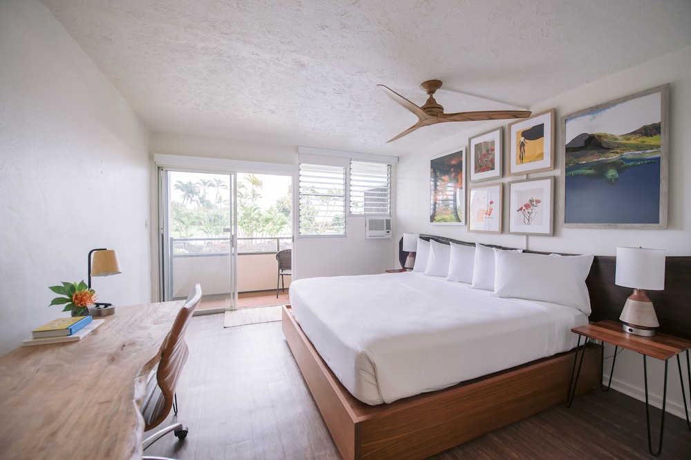 Room, 1 King Bed, Balcony, Bay View - Photo 1