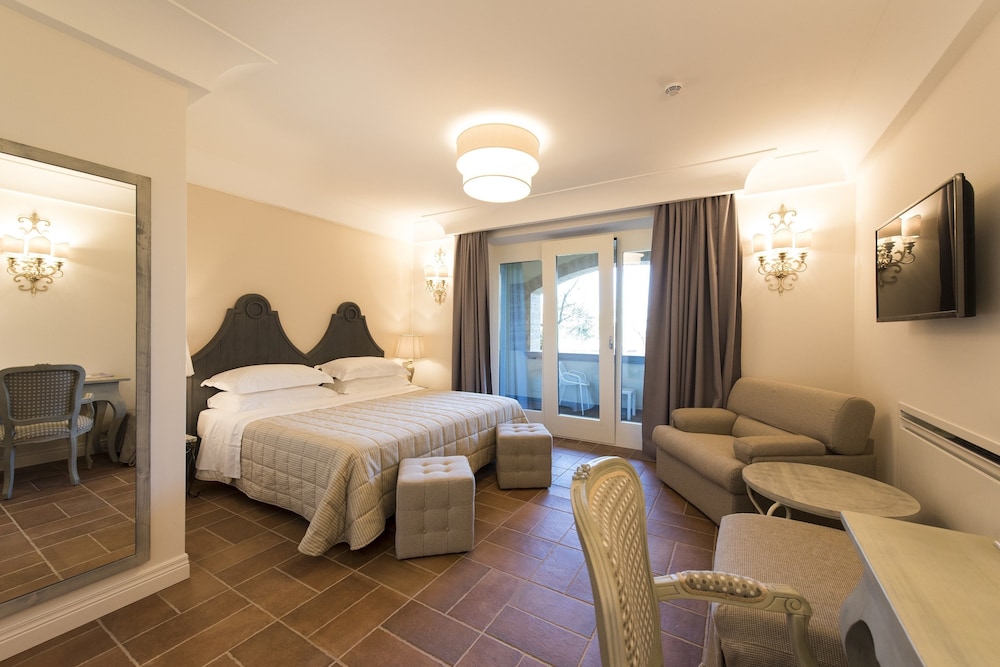 Suite, 1 King Bed, Vineyard View, Annex Building photo 2