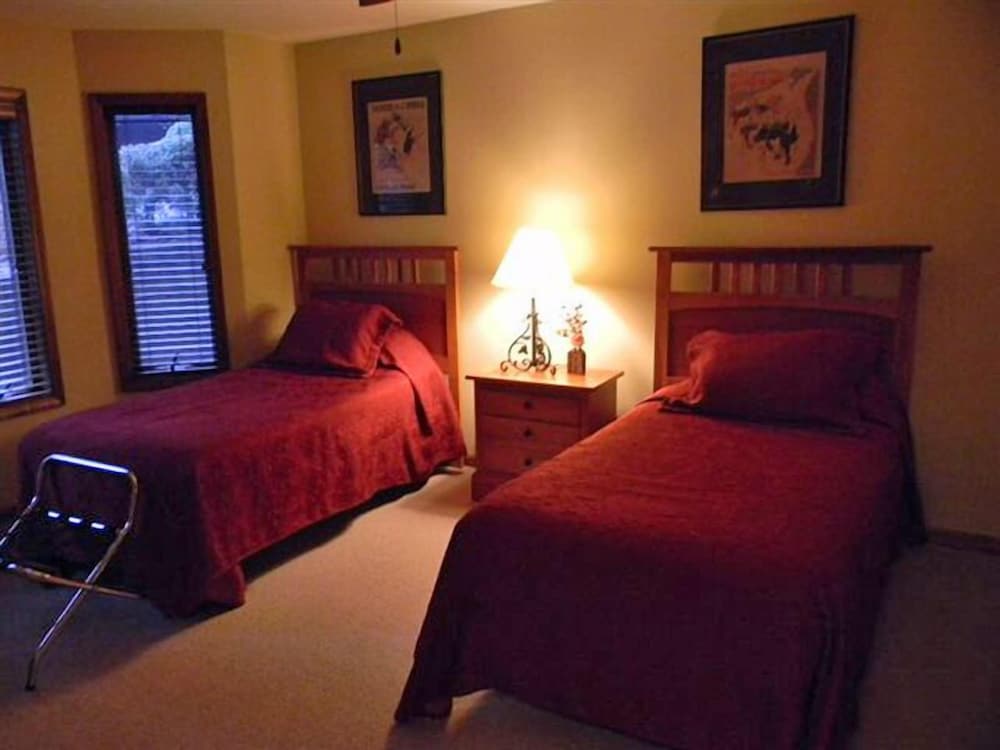 Condo, 2 Bedrooms, 2 Bathrooms photo 3