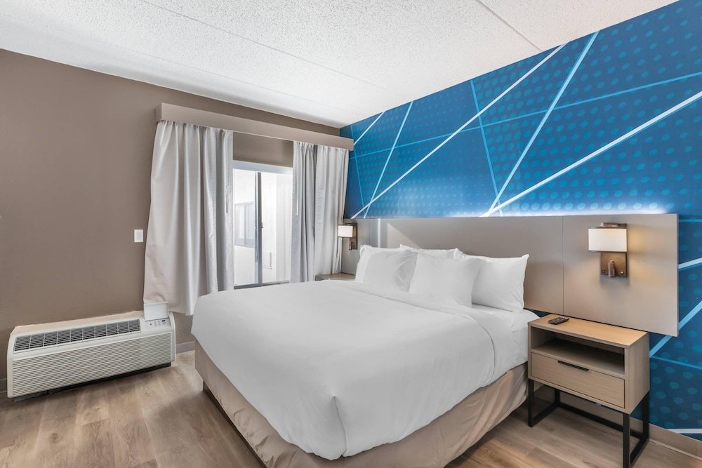 Suite, 1 King Bed with Sofa bed, Non Smoking
