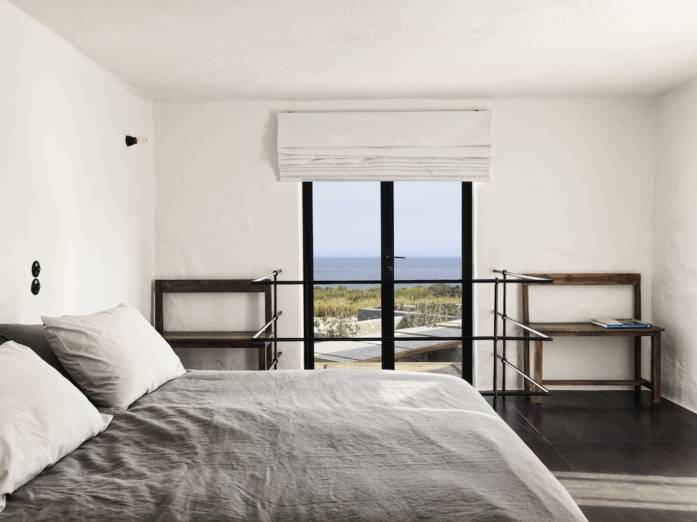 Honeymoon Suite Sea View with Outdoor Hot Tub