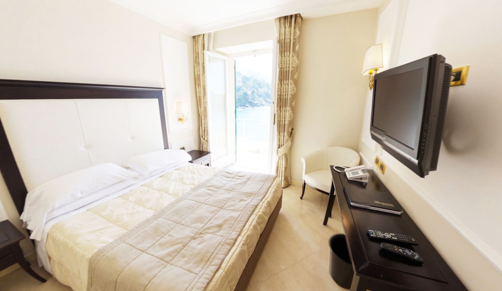 Superior Room (beach access included) photo 3