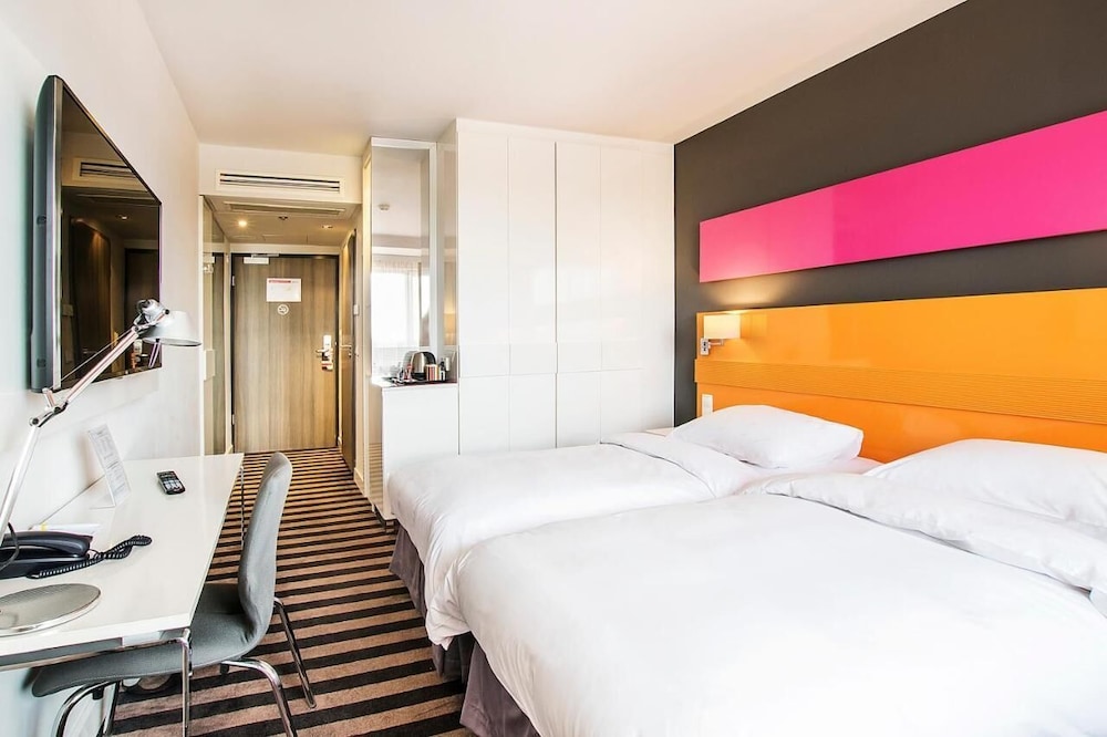 Standard Twin Room - Photo 1