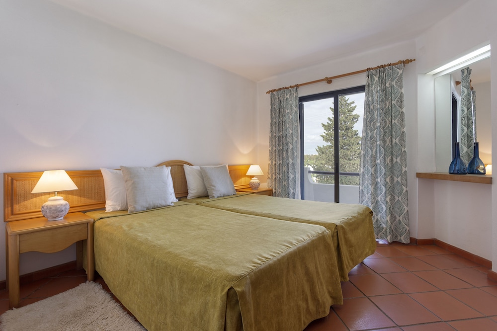 Apartment, 2 Bedrooms - Photo 1
