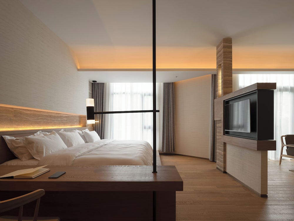 Senior Suite, Balcony, Courtyard View photo 1