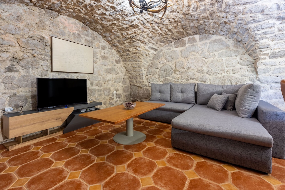 Apartment (A4)