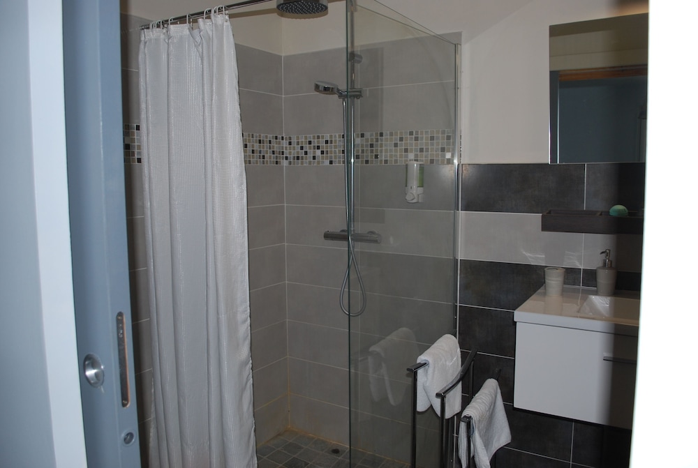 Twin Room, Private Bathroom photo 3