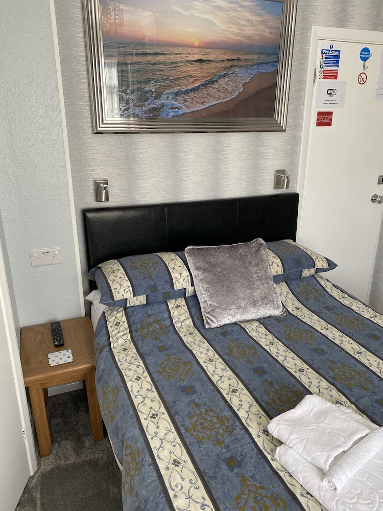 Basic Double Room, Ensuite photo 1
