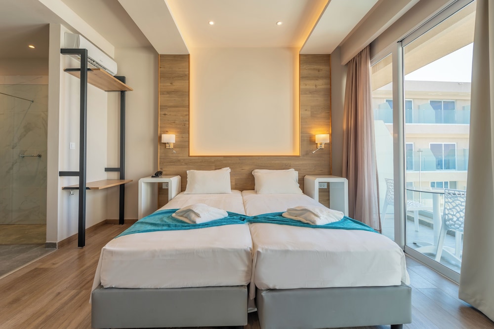 Standard Sea View and Pool View Room photo 2