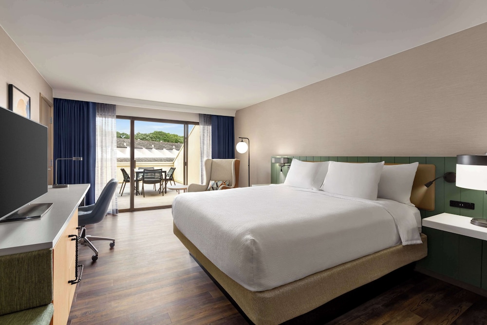 Room, 1 King Bed, Patio - Photo 1
