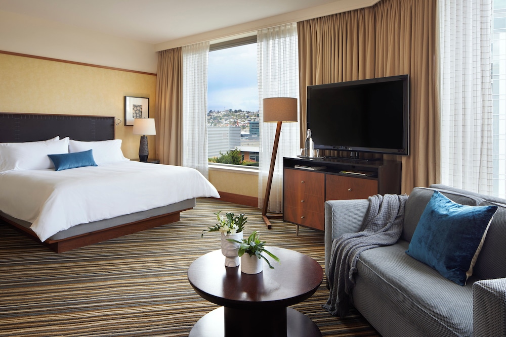 Studio Suite, 1 King Bed With Sofa Bed