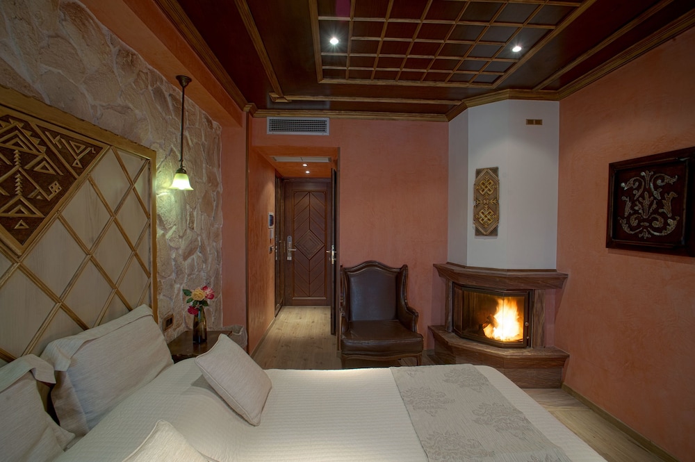Superior Double Room, Fireplace, Mountain View photo 3