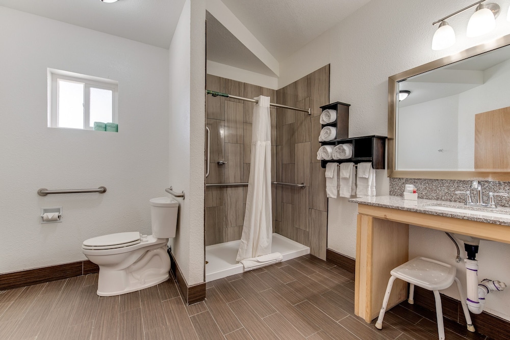 Superior Suite, Ensuite (Plus Accessible) photo 2