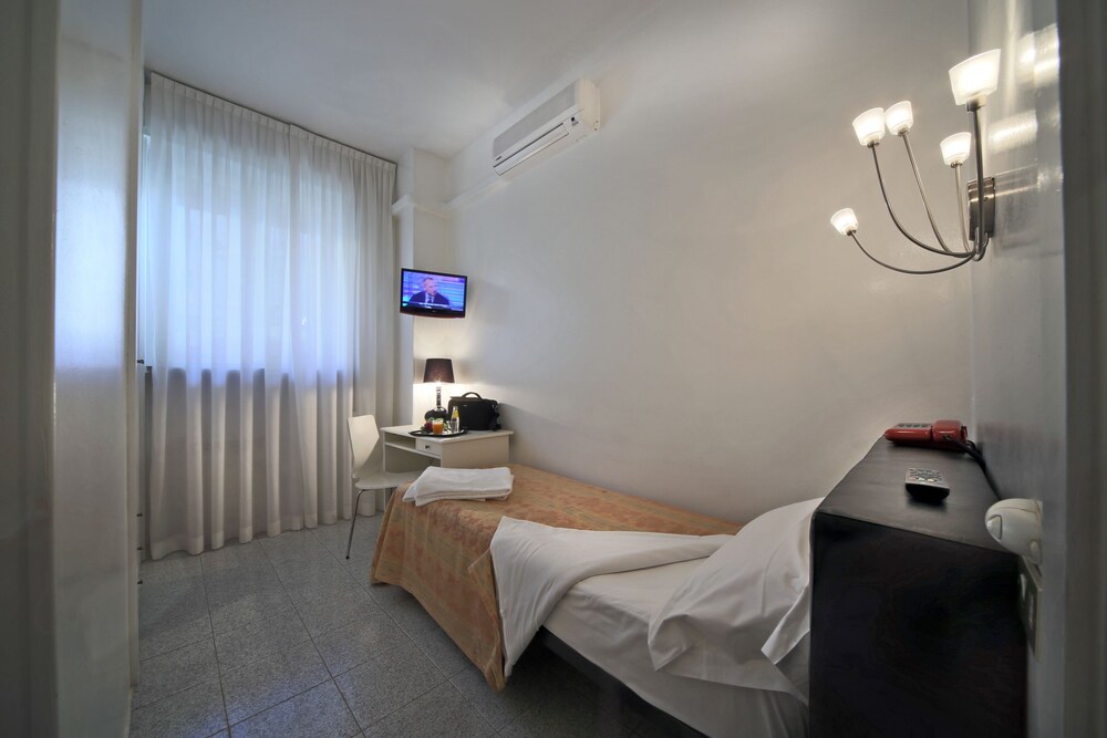 Single Room photo 2