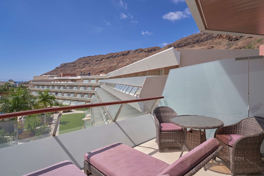 Superior Room, Balcony, Pool View