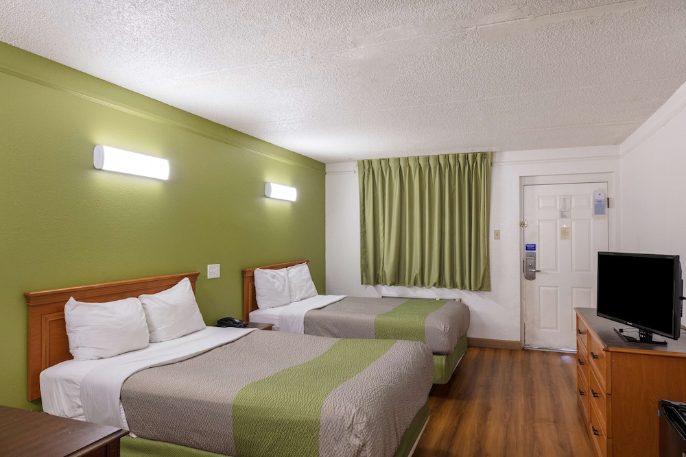 Standard Room, 2 Double Beds, Smoking - Photo 2