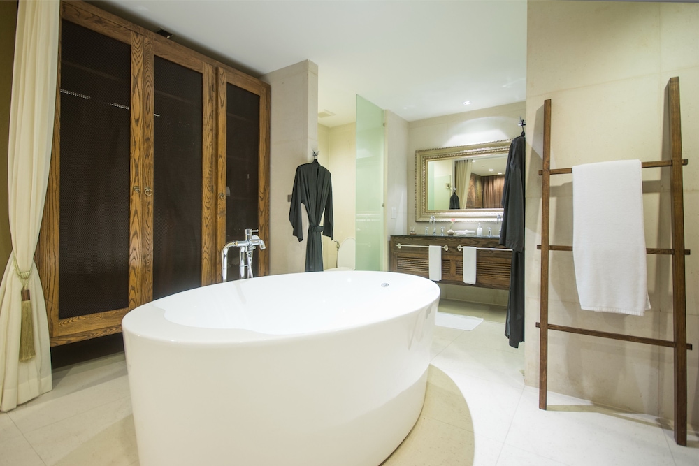 Ocean View Family Suite - Photo 11