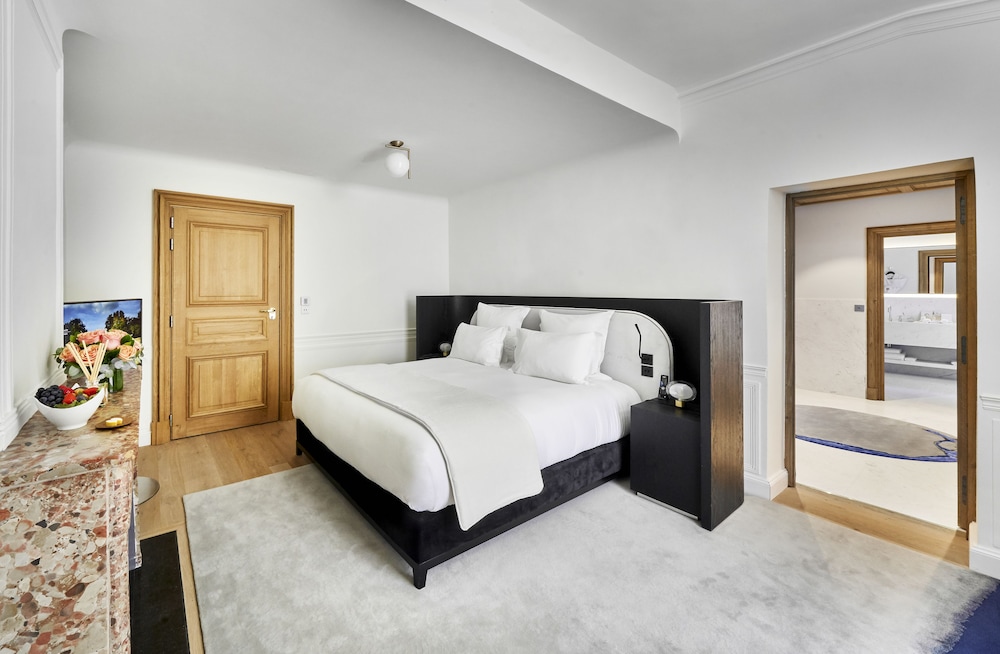 Deluxe Room - Photo 6