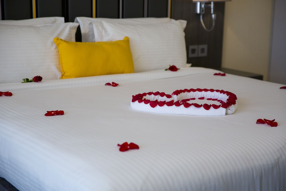 Standard Room, 1 King Bed - Photo 8