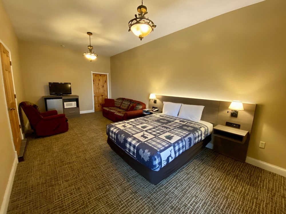 Single Room, 1 Queen Bed with Sofa bed - Photo 1