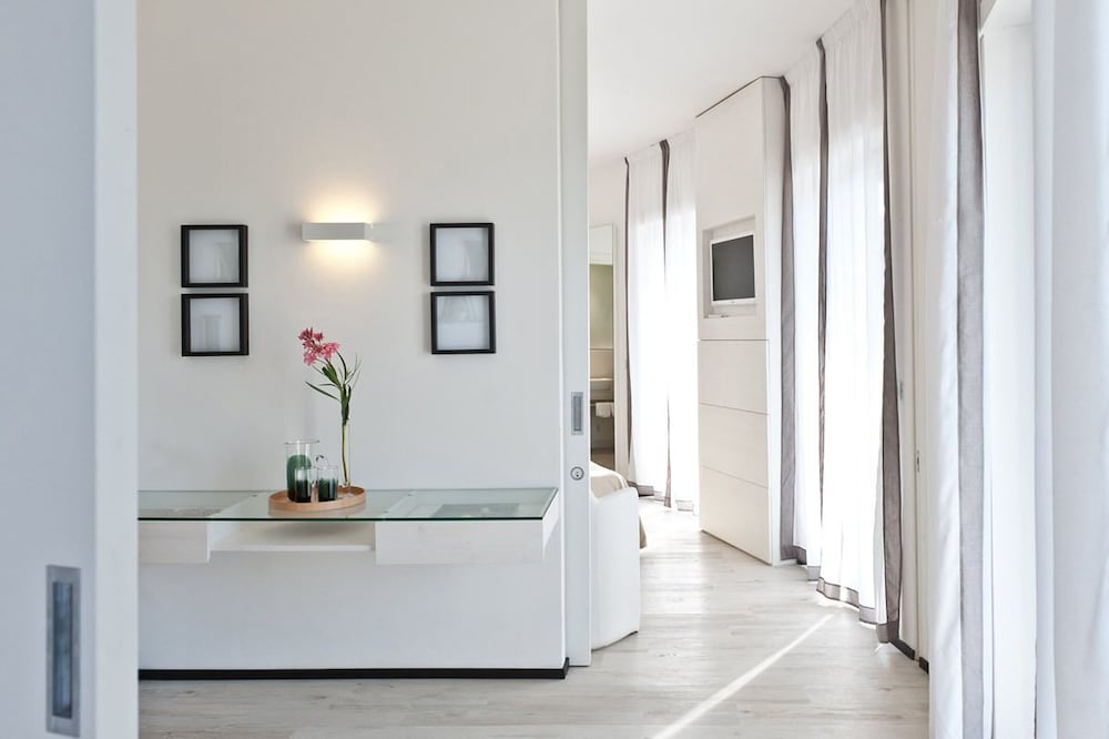 Suite, 2 Bedrooms, Bathtub, Sea View photo 2