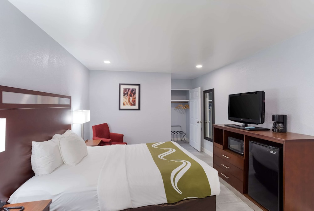 Room, 1 Queen Bed, Accessible, Non Smoking - Photo 2