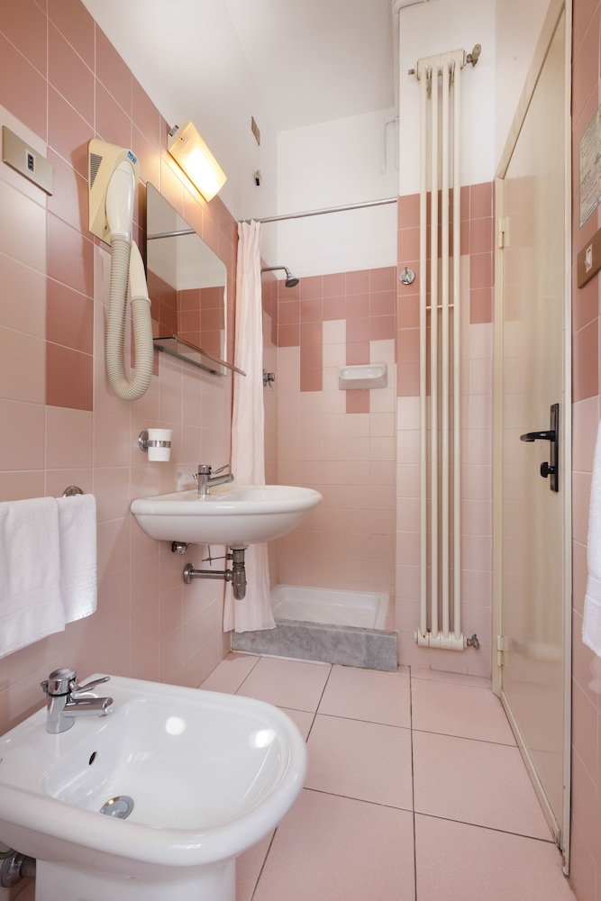 Classic Triple Room, Balcony - Photo 8