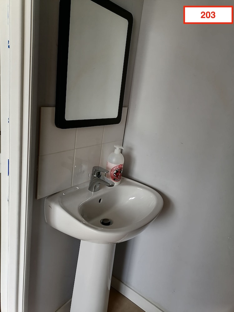 Classic Studio, Ensuite - Photo 23