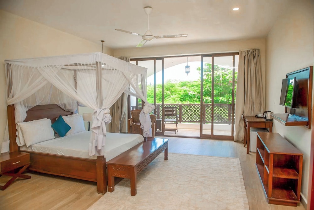 Junior Studio Suite, Pool View