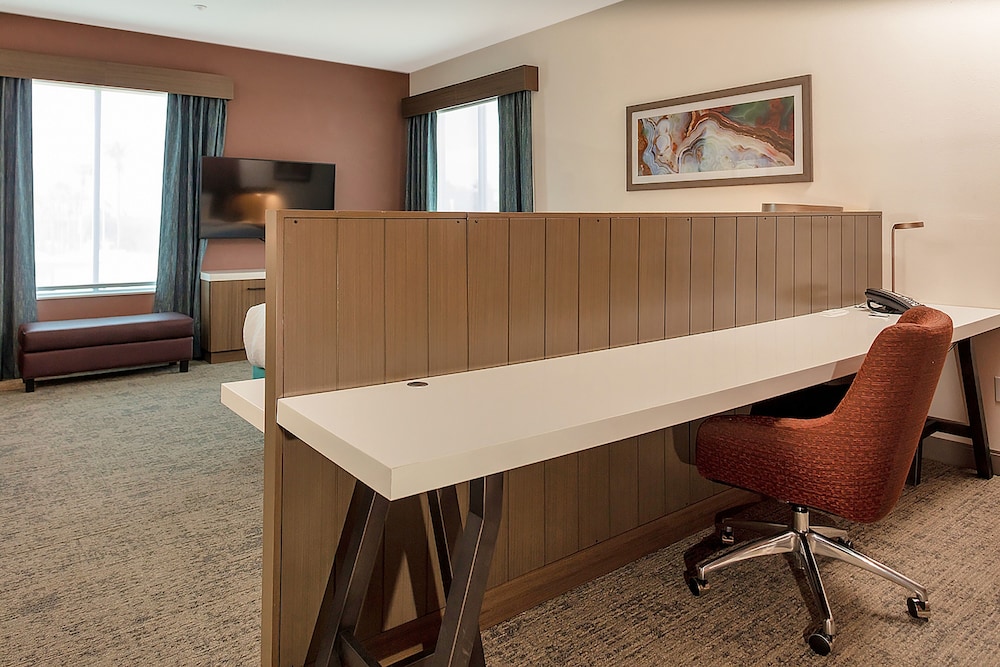 Deluxe Room, 1 King Bed, Accessible - Photo 2