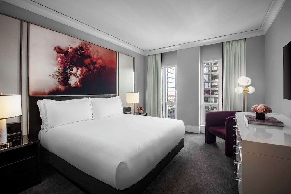 Suite, 1 King Bed, Accessible (One Bedroom Suite, Roll-In Shower) - Photo 3
