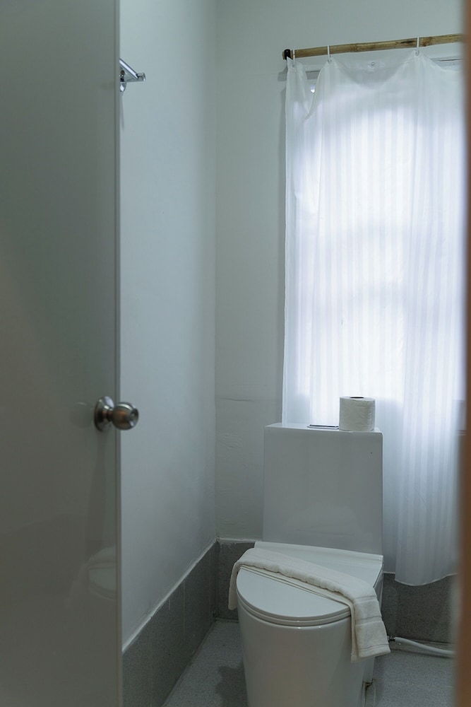 Deluxe Room - Photo 7