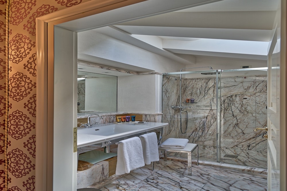 Signature Suite, Lagoon View (Jules Verne)