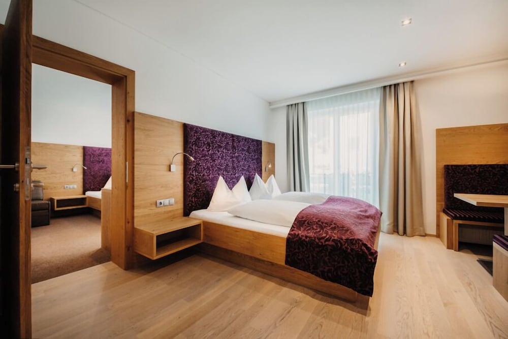 Suite (Amethyst)