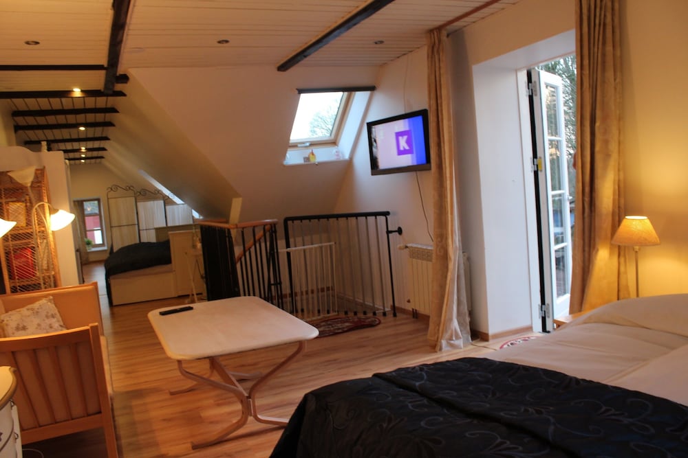 Family Room, Private Bathroom photo 1