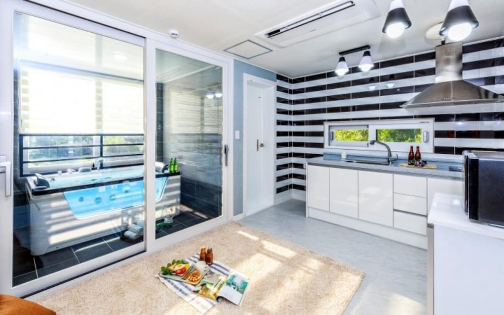 Room (Room 201) photo 3