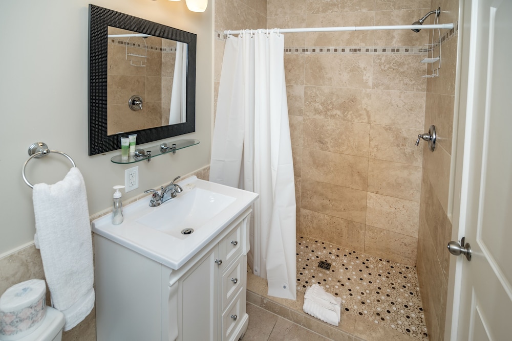 Signature Room, 1 Queen Bed, Patio, Ocean View photo 2