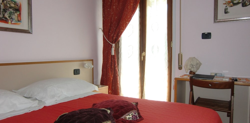 Single Room, Balcony, Garden View photo 2