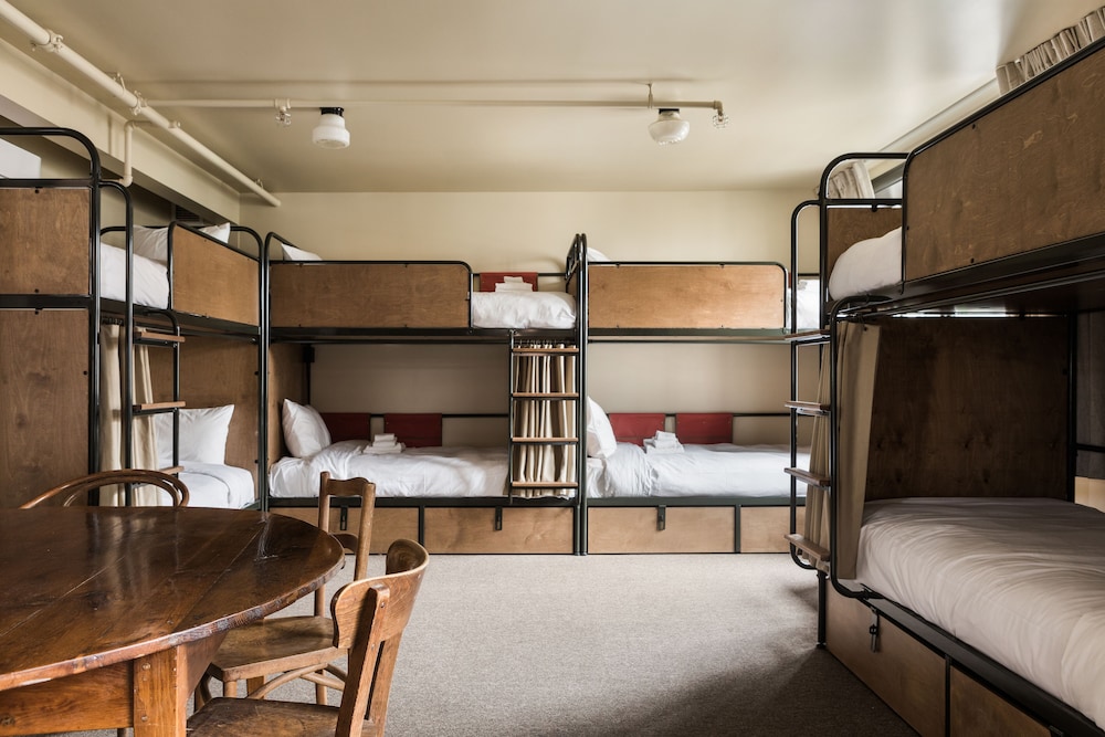 Deluxe Room, 2 Queen Beds, Shared Bathroom (Double Queen-Shared Bath)