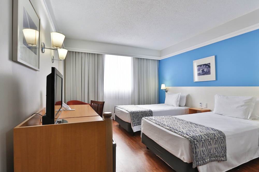 Superior Twin Room, Mobility Accessible - Photo 2