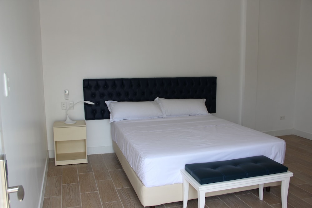 Double Room, 1 Queen Bed photo 1
